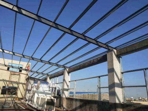 廣東鋼構(gòu)廠房報(bào)價(jià)因素與湛江泡沫瓦噴漆施工解析